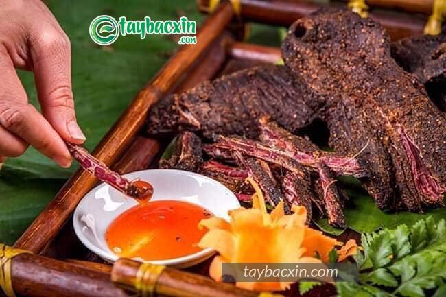 Vì sao thịt trâu gác bếp lại hợp với người Hà Tĩnh