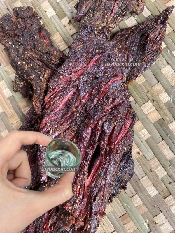 Làm Sao Để Mua Đúng Thịt Trâu Gác Bếp Chuẩn Tây Bắc?