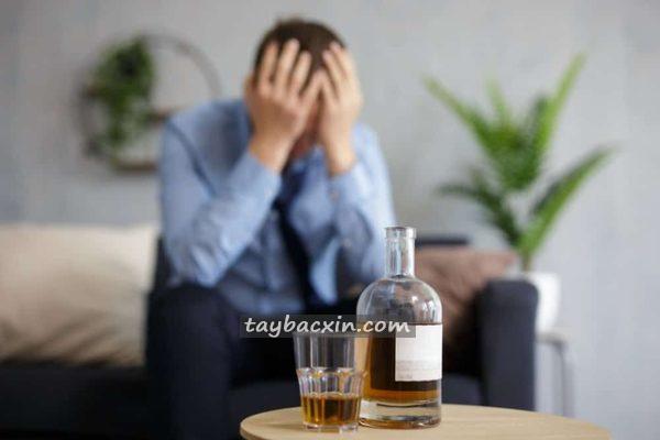 Cách giảm đau đầu sau uống rượu hiệu quả