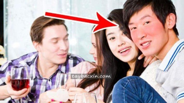 Đỏ mặt khi uống rượu là do đâu