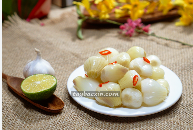 Gà luộc ăn kèm gì ngon ngày Tết