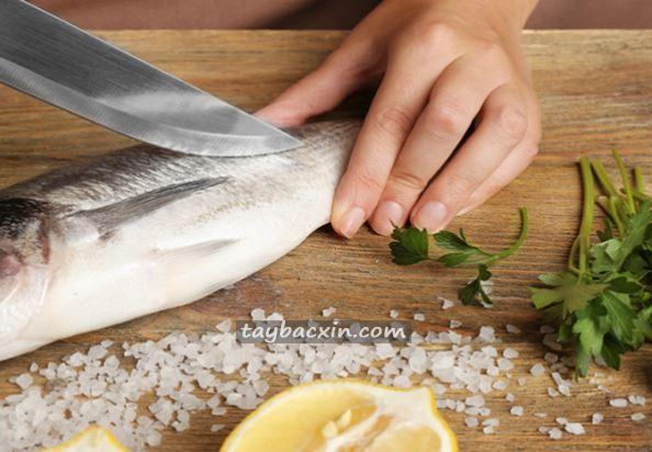 Khử mùi tanh bằng muối hạt