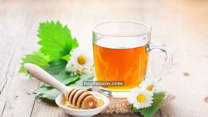 Mật ong pha nước ấm sau khi nhậu