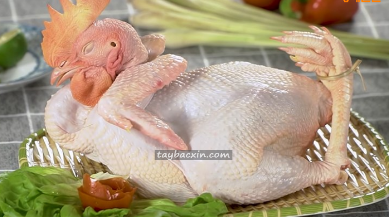 Hướng dẫn luộc gà ngon ngày Tết đúng kỹ thuật