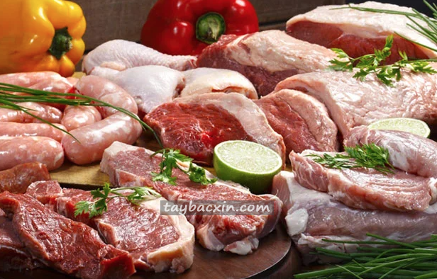 thịt ba chỉ hoặc thịt chân giò